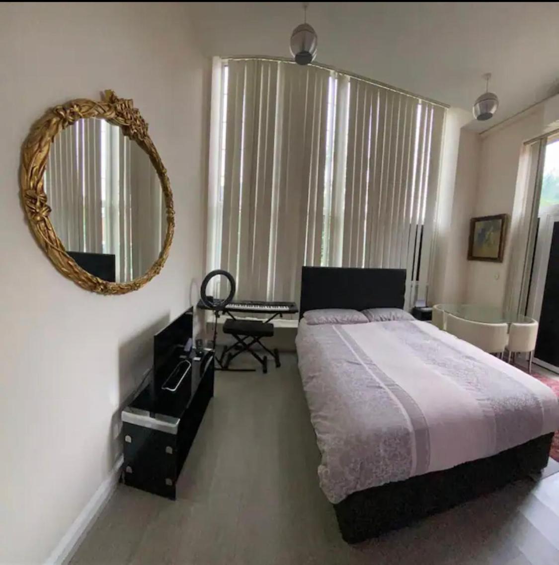 Spacious King Room With Private Entrance - Near Emirates And Camden And King'S Cross - 5 Min To Tube Финчли Экстерьер фото