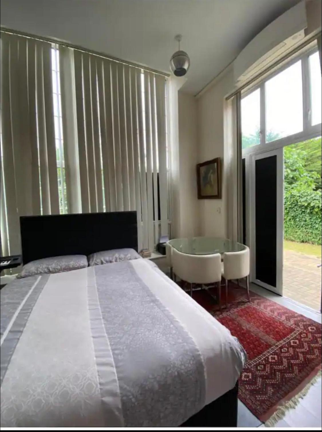 Spacious King Room With Private Entrance - Near Emirates And Camden And King'S Cross - 5 Min To Tube Финчли Экстерьер фото