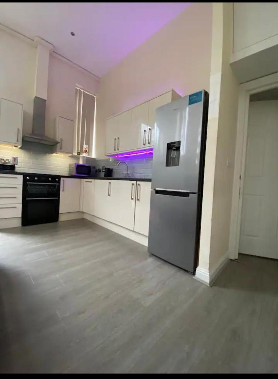 Spacious King Room With Private Entrance - Near Emirates And Camden And King'S Cross - 5 Min To Tube Финчли Экстерьер фото